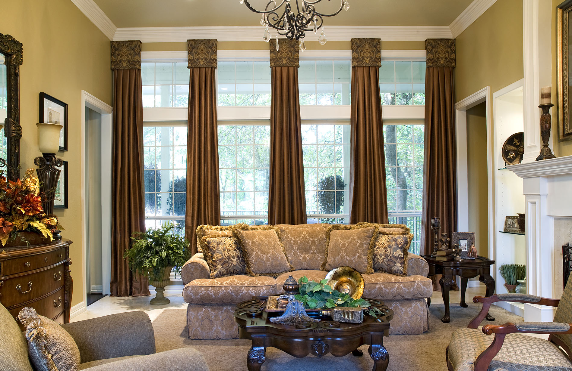 Window Treatments with Drama and Panache! | Decorating Den ...